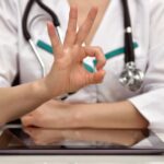 Doktor som visa positivt på hälsokontroll