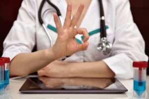 Doktor som visa positivt på hälsokontroll