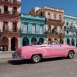 Bild från Havanna - hus och gamal 50-tals bil